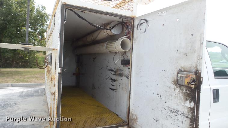 image for item DD7353 2003 Ford F550 Super Duty XL Crew Cab flatbed truck