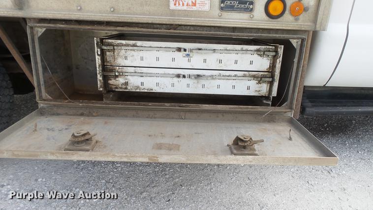 image for item DD7353 2003 Ford F550 Super Duty XL Crew Cab flatbed truck