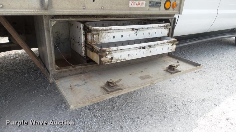 image for item DD7353 2003 Ford F550 Super Duty XL Crew Cab flatbed truck