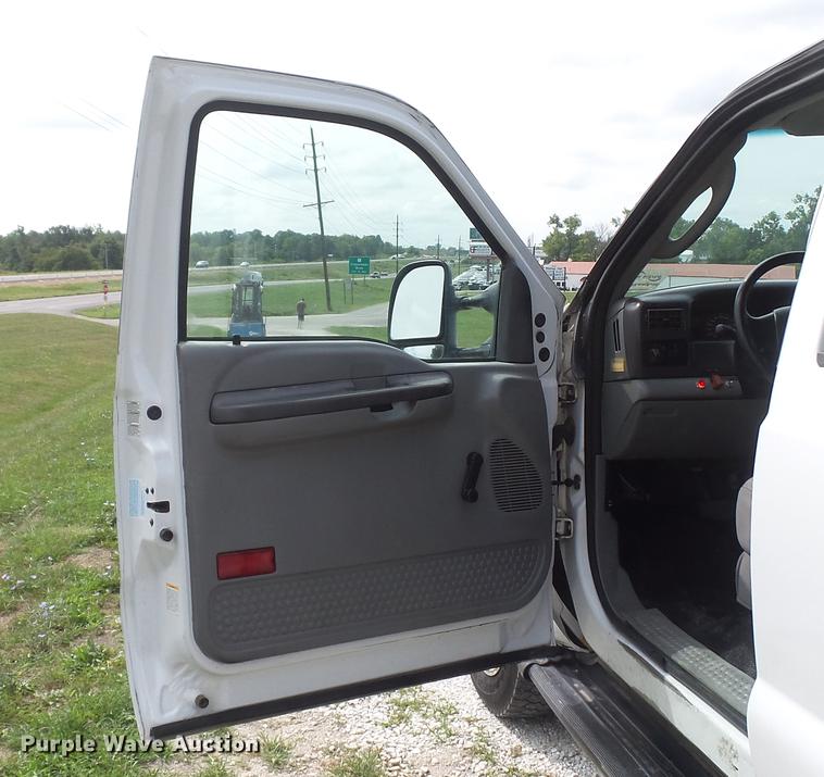 image for item DD7353 2003 Ford F550 Super Duty XL Crew Cab flatbed truck