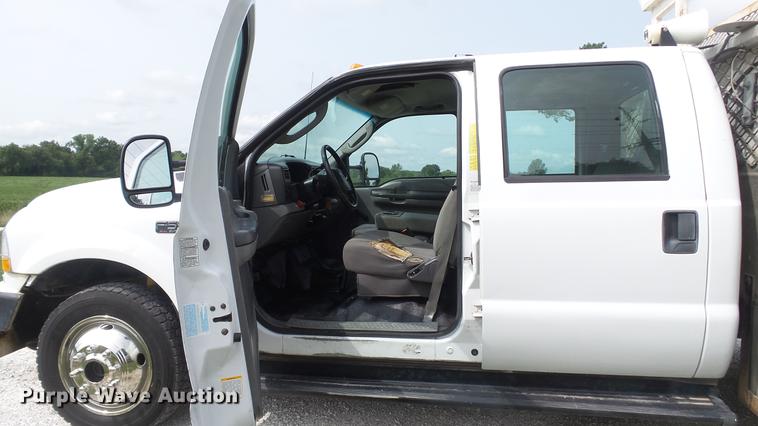 image for item DD7353 2003 Ford F550 Super Duty XL Crew Cab flatbed truck