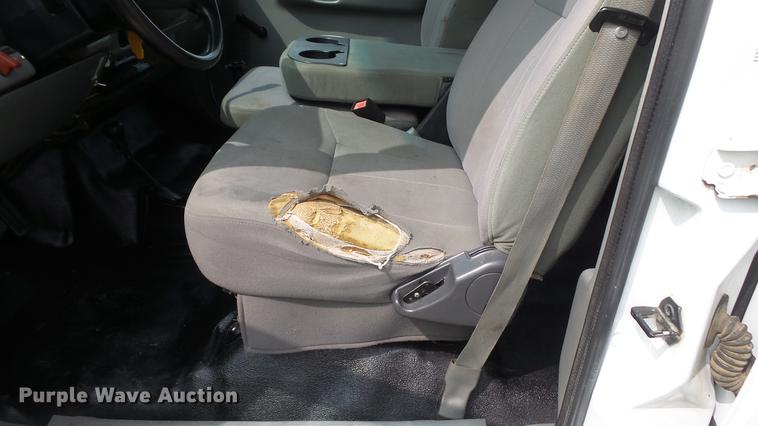 image for item DD7353 2003 Ford F550 Super Duty XL Crew Cab flatbed truck