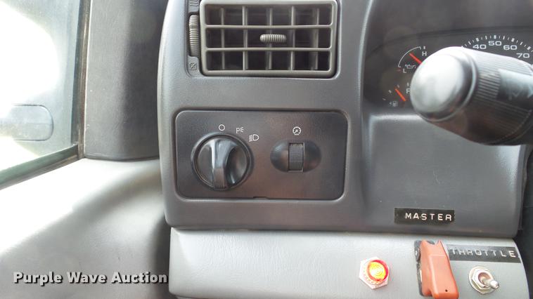 image for item DD7353 2003 Ford F550 Super Duty XL Crew Cab flatbed truck