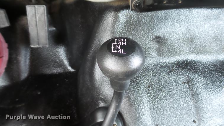 image for item DD7353 2003 Ford F550 Super Duty XL Crew Cab flatbed truck