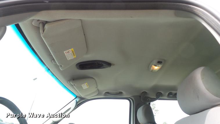 image for item DD7353 2003 Ford F550 Super Duty XL Crew Cab flatbed truck