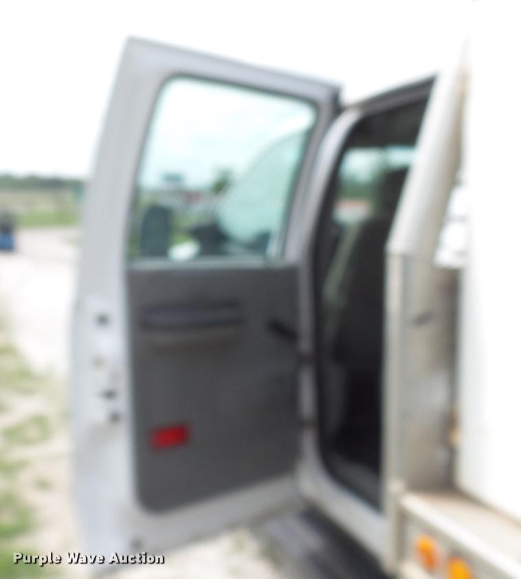 image for item DD7353 2003 Ford F550 Super Duty XL Crew Cab flatbed truck