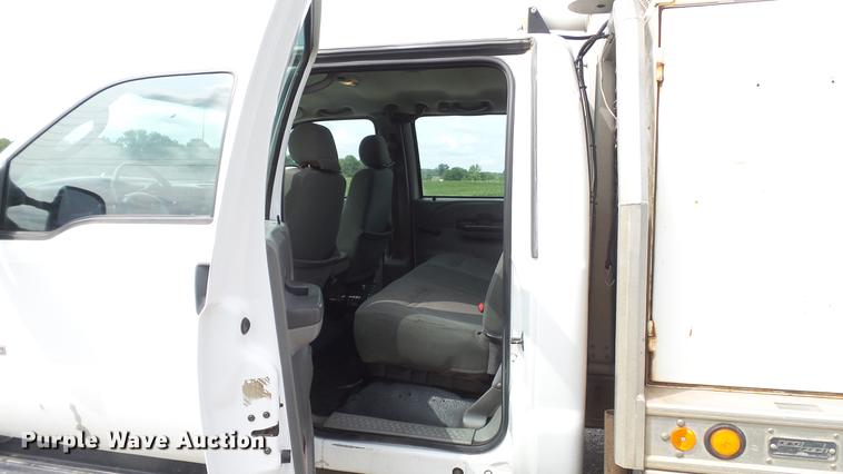 image for item DD7353 2003 Ford F550 Super Duty XL Crew Cab flatbed truck