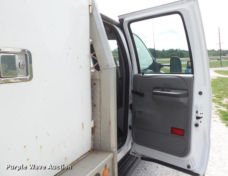 image for item DD7353 2003 Ford F550 Super Duty XL Crew Cab flatbed truck