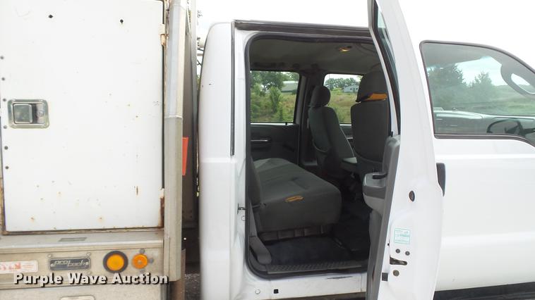 image for item DD7353 2003 Ford F550 Super Duty XL Crew Cab flatbed truck