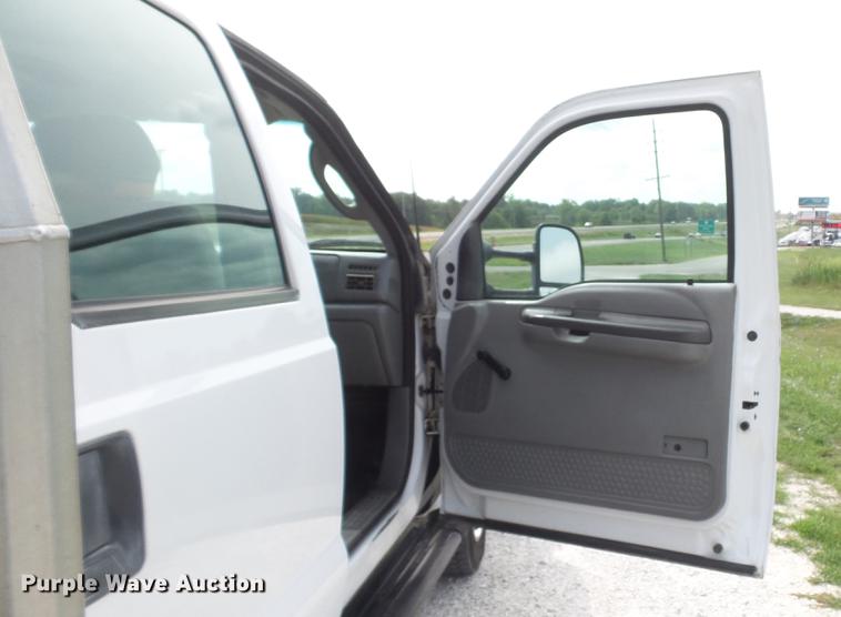 image for item DD7353 2003 Ford F550 Super Duty XL Crew Cab flatbed truck