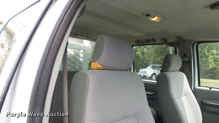 image for item DD7353 2003 Ford F550 Super Duty XL Crew Cab flatbed truck