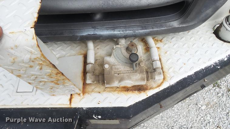 image for item DD7353 2003 Ford F550 Super Duty XL Crew Cab flatbed truck