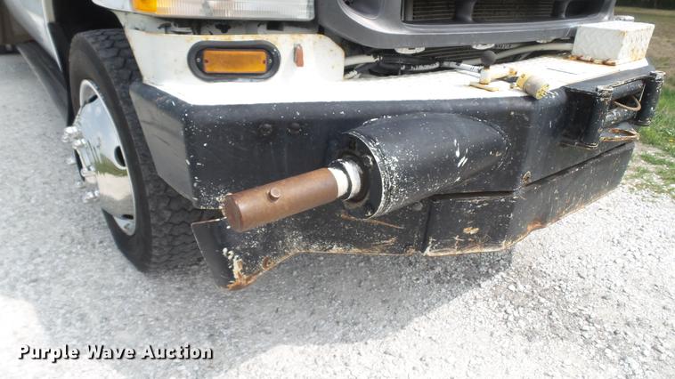 image for item DD7353 2003 Ford F550 Super Duty XL Crew Cab flatbed truck
