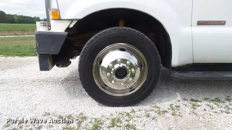 image for item DD7353 2003 Ford F550 Super Duty XL Crew Cab flatbed truck