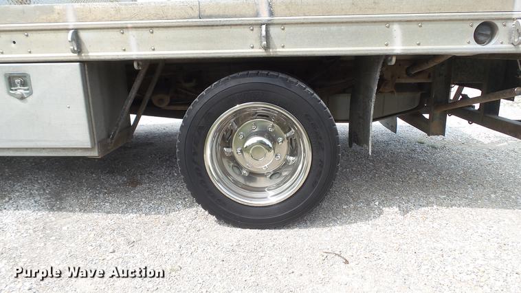 image for item DD7353 2003 Ford F550 Super Duty XL Crew Cab flatbed truck