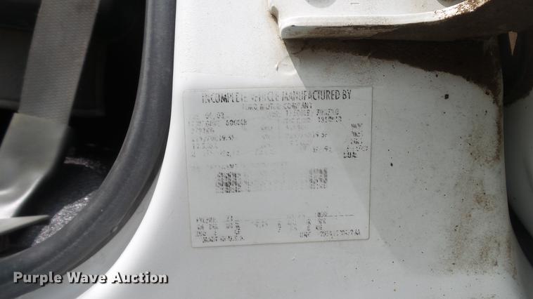 image for item DD7353 2003 Ford F550 Super Duty XL Crew Cab flatbed truck