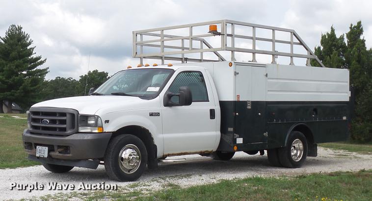 image for item DD7354 2004 Ford F350 Super Duty XL utility bed pickup truck