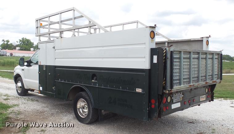 image for item DD7354 2004 Ford F350 Super Duty XL utility bed pickup truck