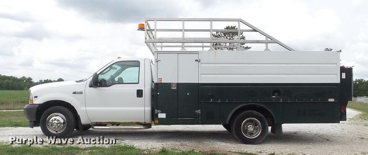 image for item DD7354 2004 Ford F350 Super Duty XL utility bed pickup truck