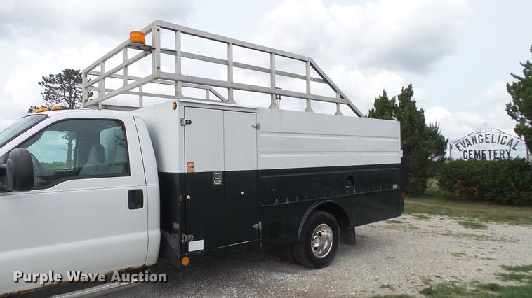 image for item DD7354 2004 Ford F350 Super Duty XL utility bed pickup truck