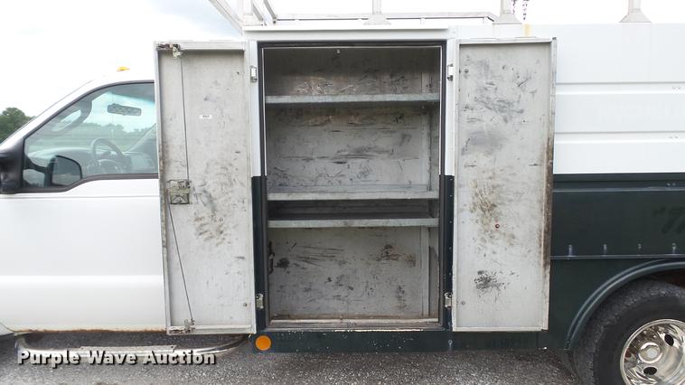 image for item DD7354 2004 Ford F350 Super Duty XL utility bed pickup truck