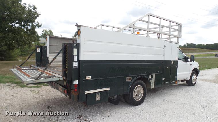 image for item DD7354 2004 Ford F350 Super Duty XL utility bed pickup truck