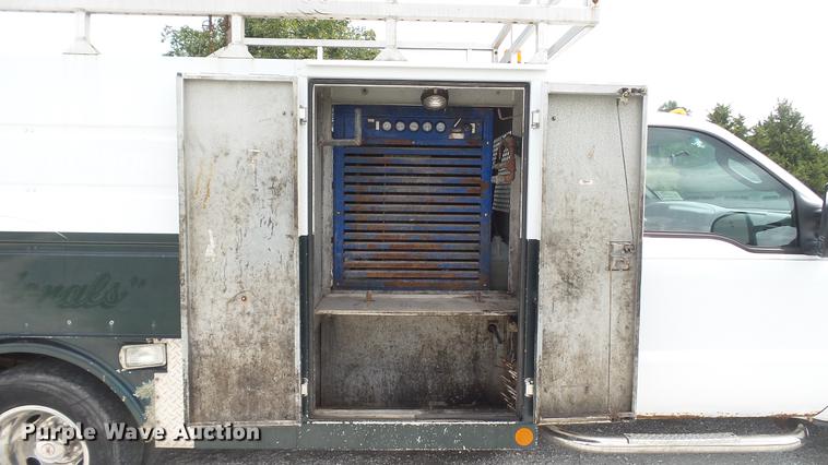 image for item DD7354 2004 Ford F350 Super Duty XL utility bed pickup truck