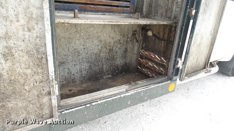 image for item DD7354 2004 Ford F350 Super Duty XL utility bed pickup truck