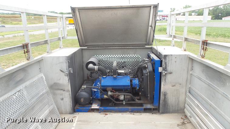 image for item DD7354 2004 Ford F350 Super Duty XL utility bed pickup truck