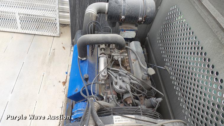 image for item DD7354 2004 Ford F350 Super Duty XL utility bed pickup truck