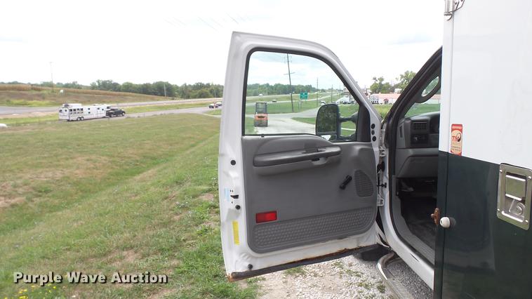 image for item DD7354 2004 Ford F350 Super Duty XL utility bed pickup truck