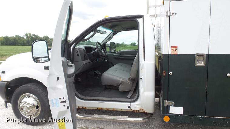 image for item DD7354 2004 Ford F350 Super Duty XL utility bed pickup truck