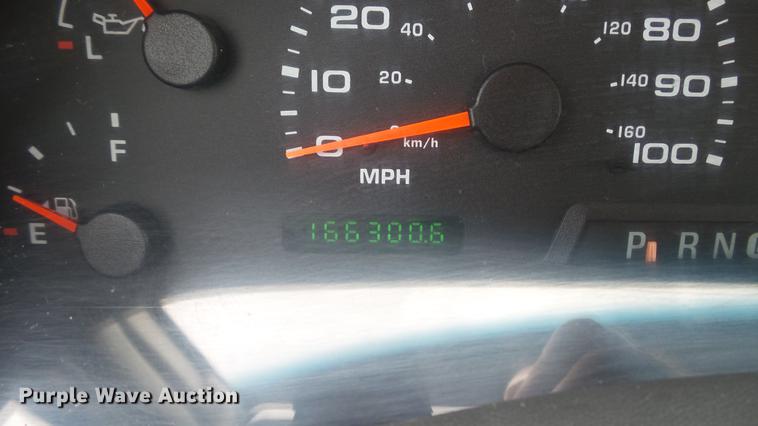 image for item DD7354 2004 Ford F350 Super Duty XL utility bed pickup truck