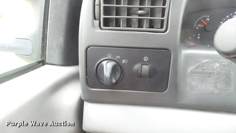 image for item DD7354 2004 Ford F350 Super Duty XL utility bed pickup truck