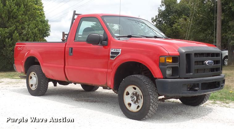 image for item DD7355 2008 Ford F250 Super Duty XL pickup truck