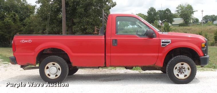 image for item DD7355 2008 Ford F250 Super Duty XL pickup truck
