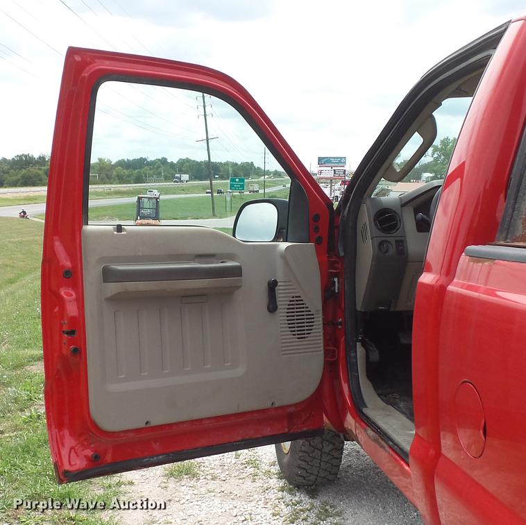 image for item DD7355 2008 Ford F250 Super Duty XL pickup truck
