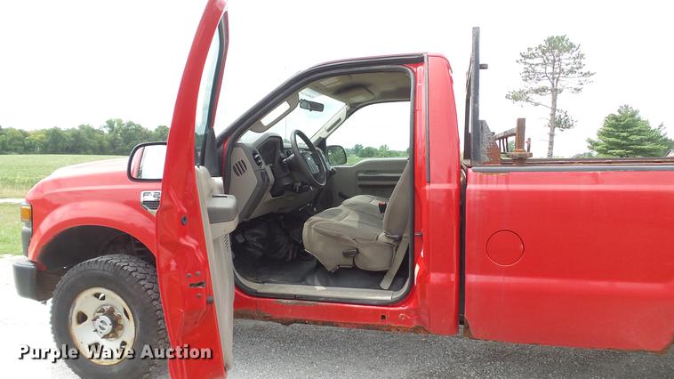 image for item DD7355 2008 Ford F250 Super Duty XL pickup truck