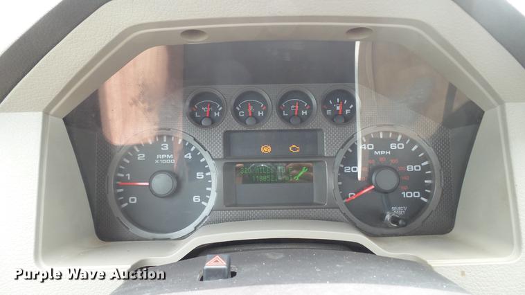 image for item DD7355 2008 Ford F250 Super Duty XL pickup truck