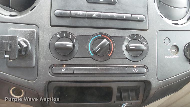 image for item DD7355 2008 Ford F250 Super Duty XL pickup truck