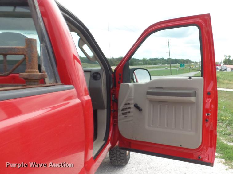 image for item DD7355 2008 Ford F250 Super Duty XL pickup truck
