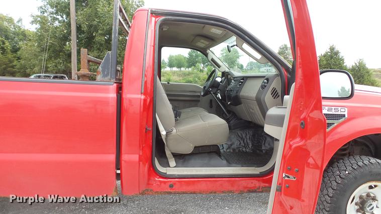 image for item DD7355 2008 Ford F250 Super Duty XL pickup truck