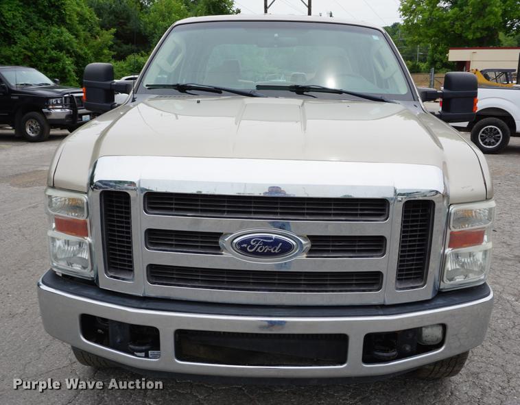 image for item DD7829 2008 Ford F350 Super Duty Crew Cab pickup truck