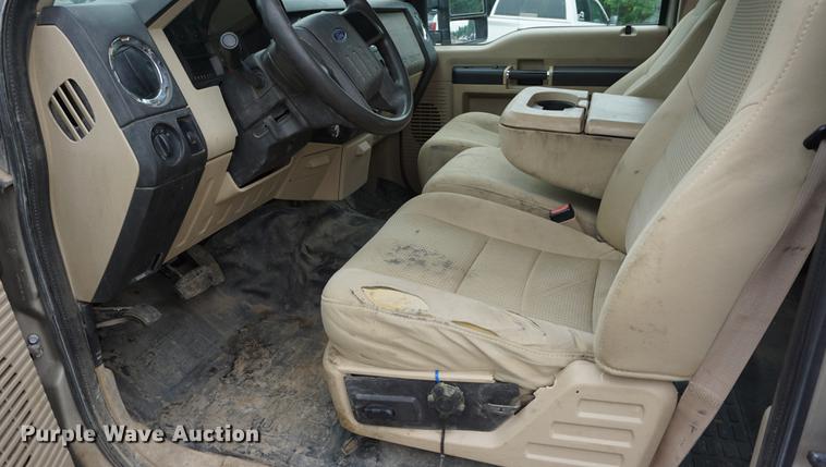 image for item DD7829 2008 Ford F350 Super Duty Crew Cab pickup truck