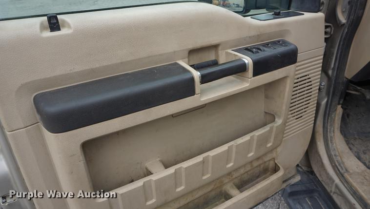 image for item DD7829 2008 Ford F350 Super Duty Crew Cab pickup truck