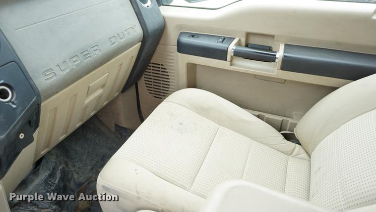 image for item DD7829 2008 Ford F350 Super Duty Crew Cab pickup truck