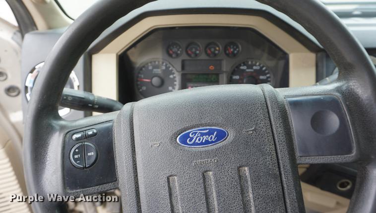 image for item DD7829 2008 Ford F350 Super Duty Crew Cab pickup truck