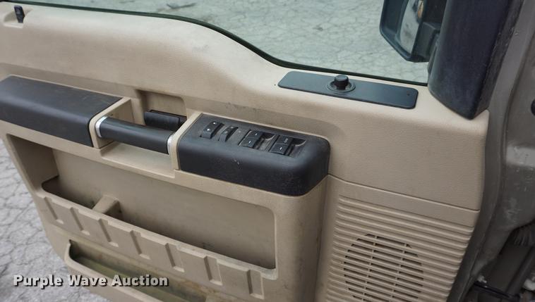 image for item DD7829 2008 Ford F350 Super Duty Crew Cab pickup truck