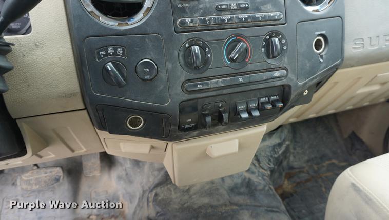 image for item DD7829 2008 Ford F350 Super Duty Crew Cab pickup truck