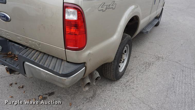 image for item DD7829 2008 Ford F350 Super Duty Crew Cab pickup truck
